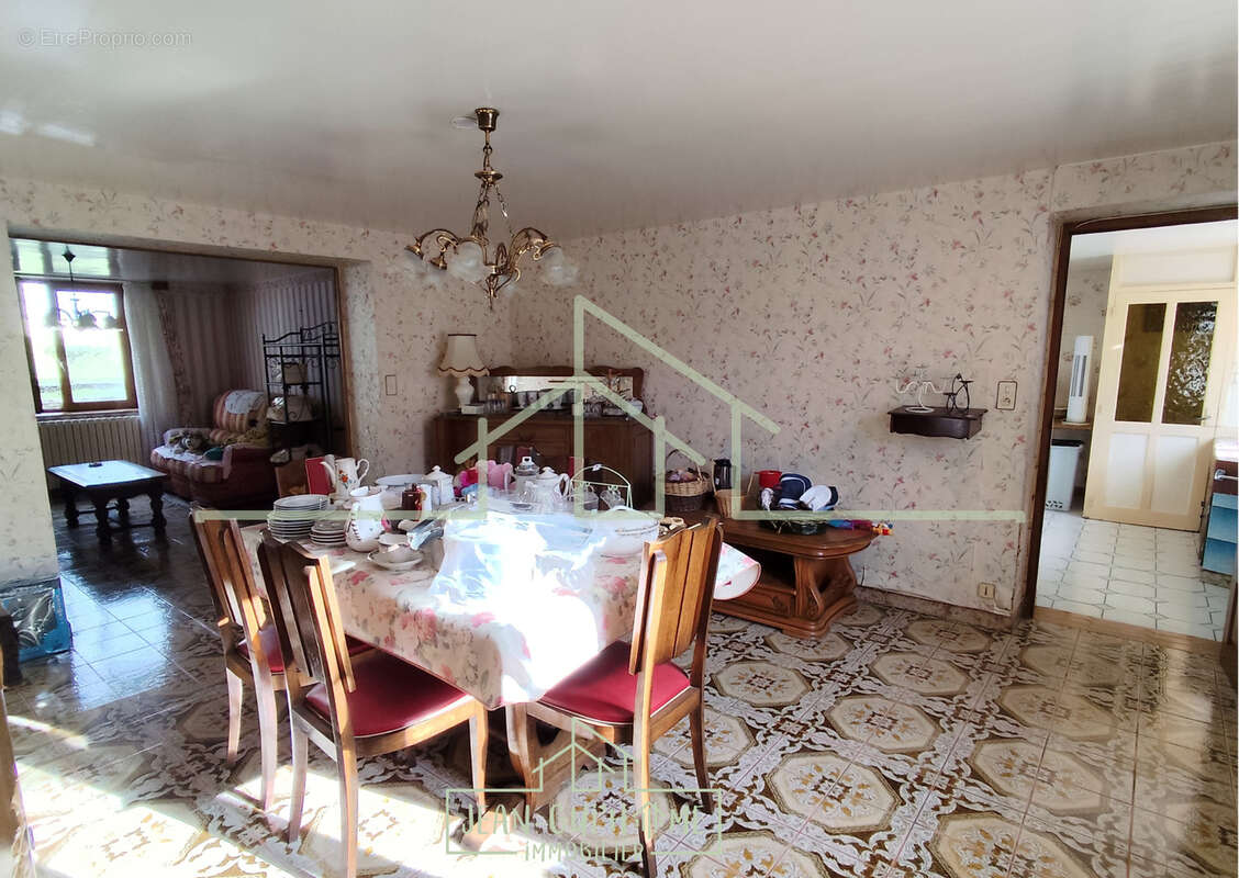 Maison à DOUNOUX