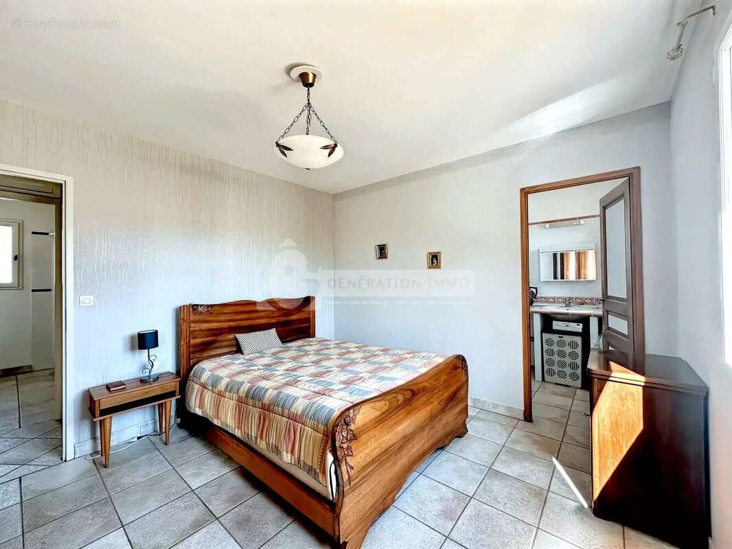 Maison à FONTVIEILLE