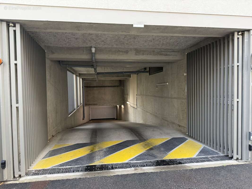 Parking à LYON-8E