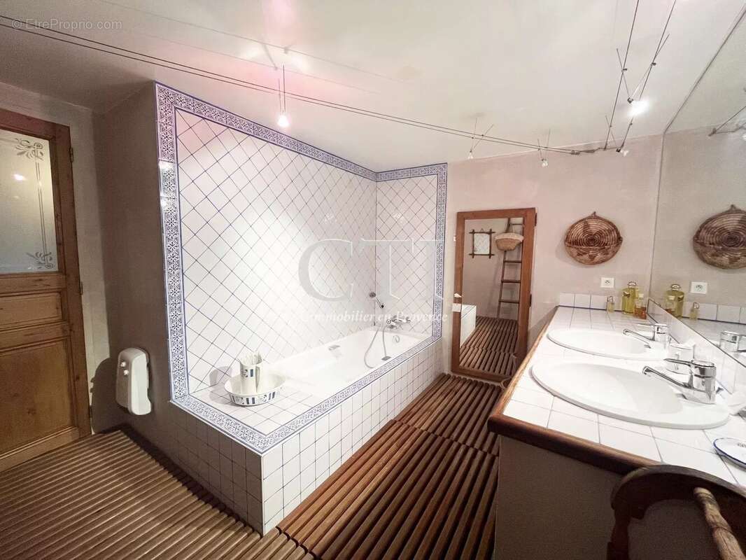 Maison à VAISON-LA-ROMAINE