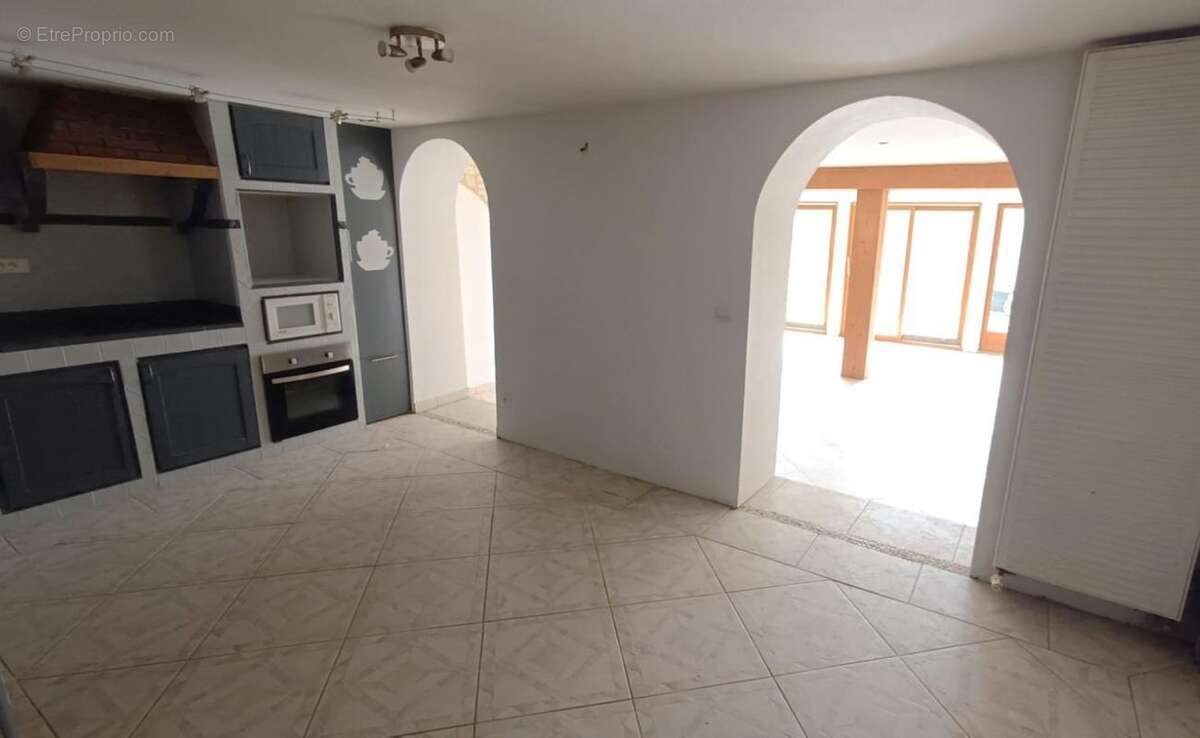 Maison à VAUX-LE-PENIL