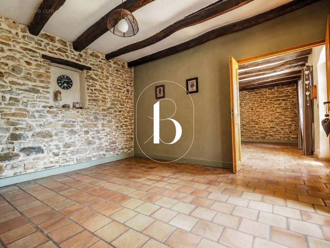 Maison à LAUDUN-L'ARDOISE