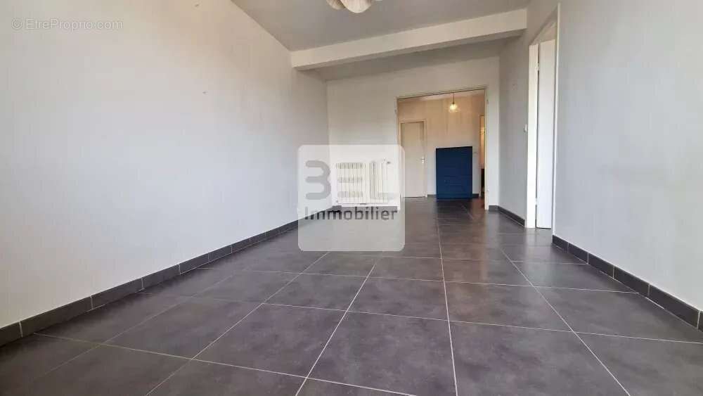 Appartement à BAGNOLS-SUR-CEZE