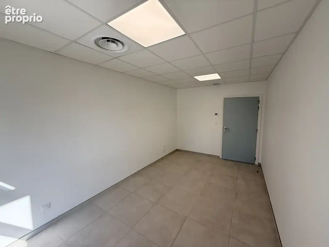 Bureau 10 m2 à Lorgues - photo 3