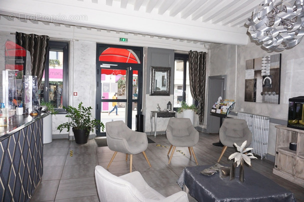 Commerce à PARAY-LE-MONIAL