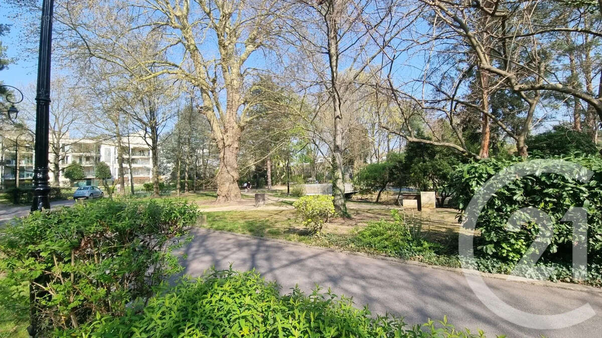 Appartement 100 m² à Saint-Maur-Des-Fosses  - photo 3