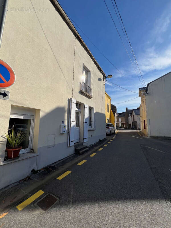 Maison à SAINT-ETIENNE-DE-MONTLUC