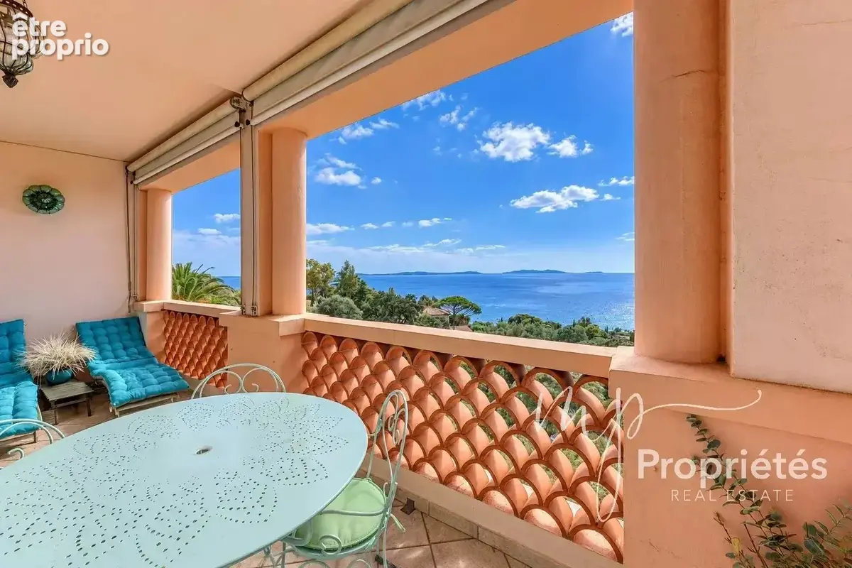 À VENDRE Rayol Canadel sur mer – Appartement de charme au dernier étage – Vue mer – Plage et village à pied. - photo 11