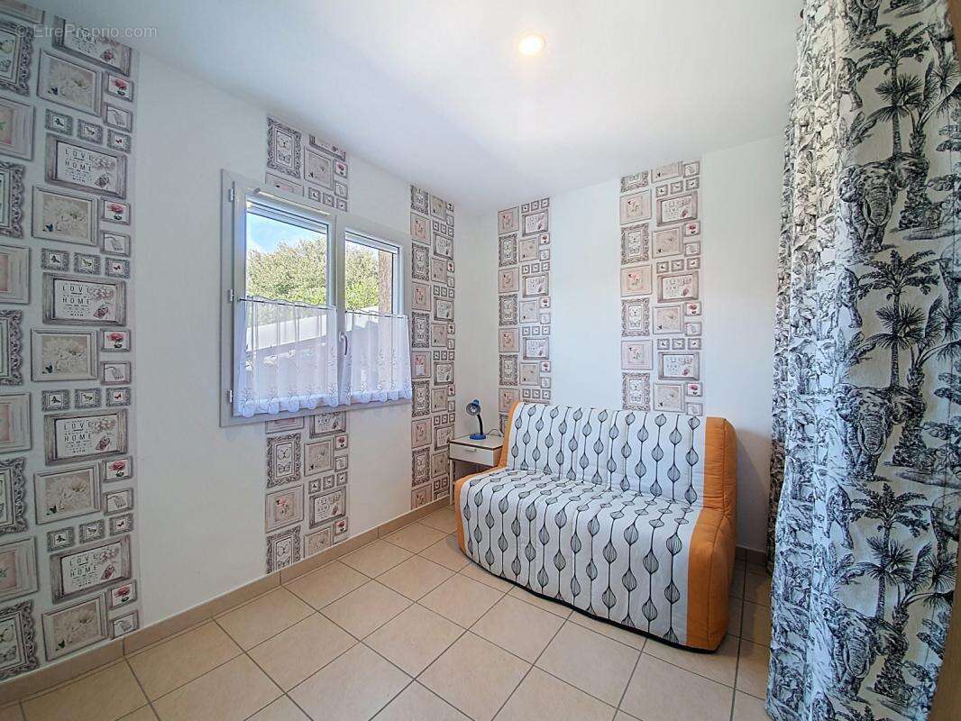 Maison à SAINT-LAURENT-DE-LA-SALANQUE