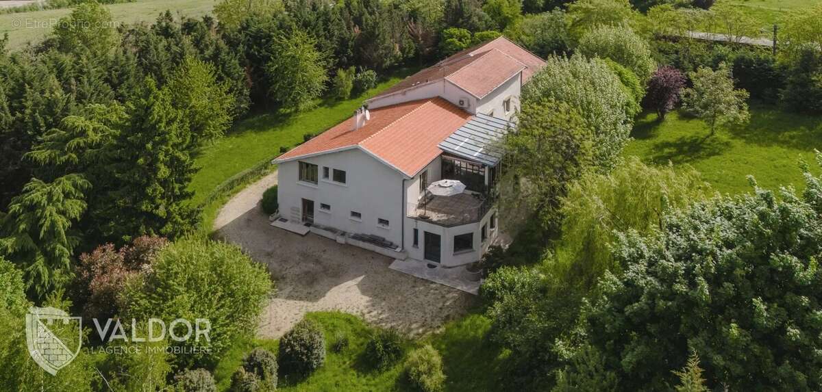 Maison à LA TOUR-DE-SALVAGNY