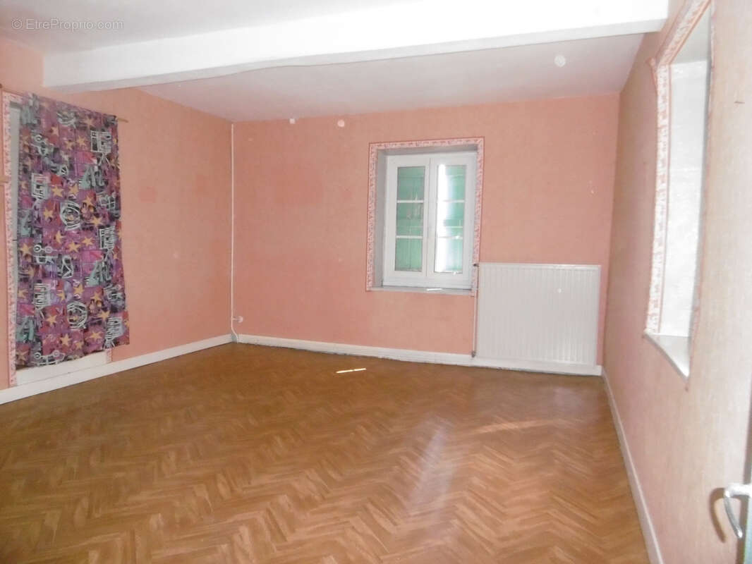 Maison à MONTCEAUX-L'ETOILE