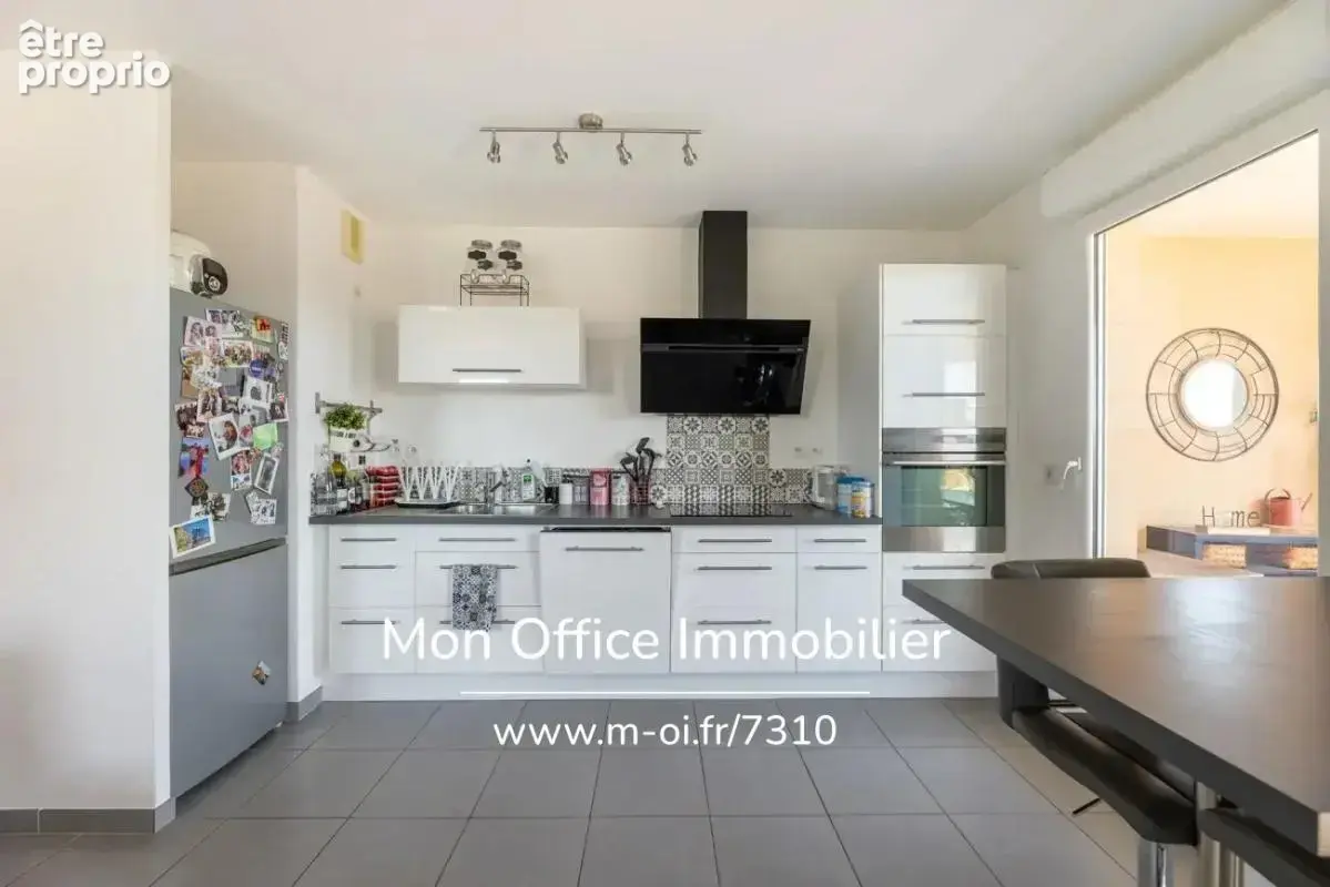Référence : 7310-LLI - T3 lumineux de 67 m², terrasse plein Sud de 14 m² & box - photo 3