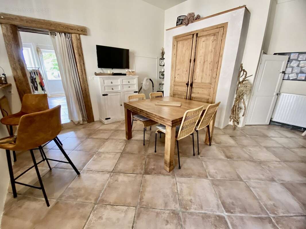 Maison à MONTOULIERS
