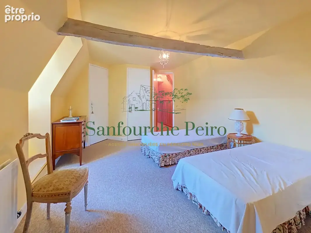 A 19km au sud-ouest de Sarlat et 8km du village de Castelnaud - photo 16