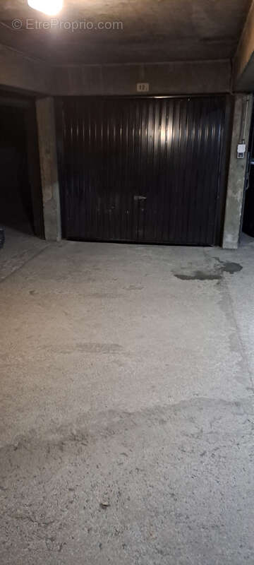 Parking à CLERMONT-FERRAND