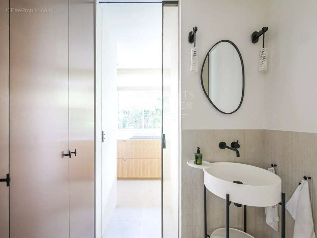 Appartement à NEUILLY-SUR-SEINE