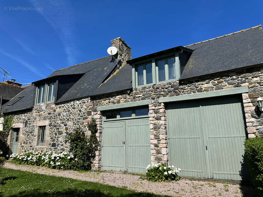 Maison à HENANBIHEN