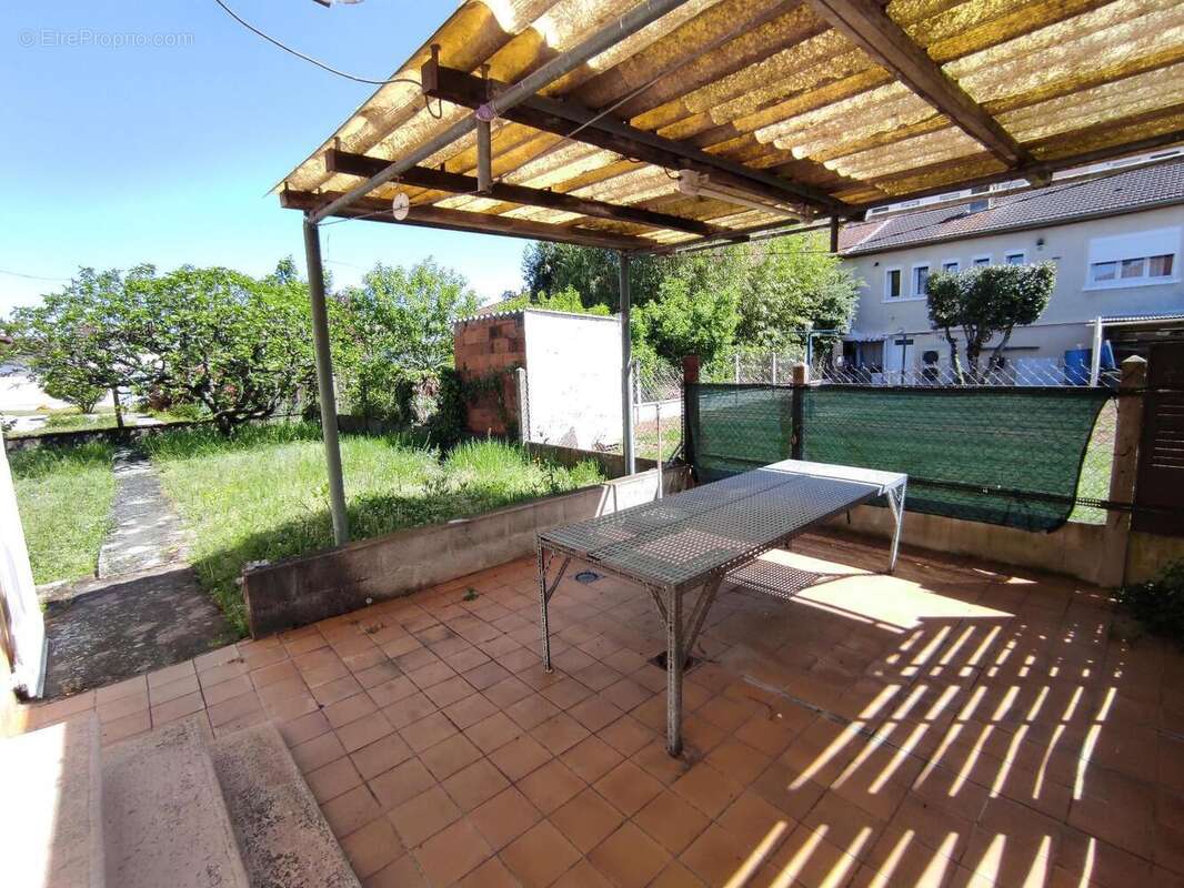   - Maison à MEYZIEU