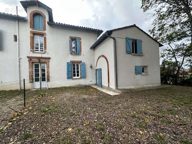 Appartement T3 , 61 m2, entièrement rénové avec jardin - photo 5