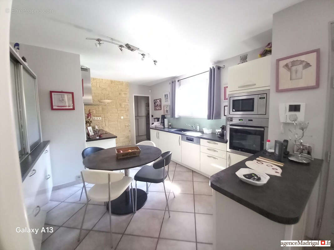 Maison 141 m² à Voiron  - photo 3