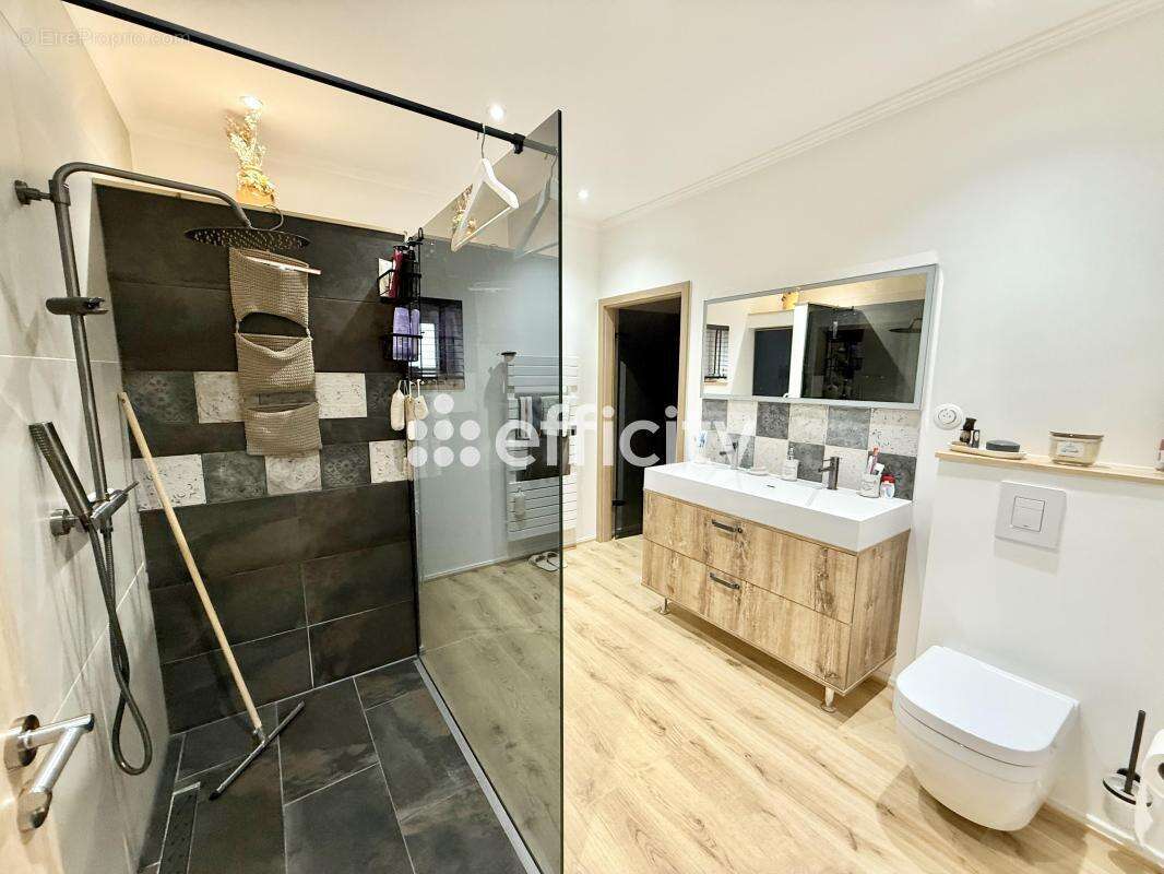 Maison à VIVIERS-SUR-CHIERS