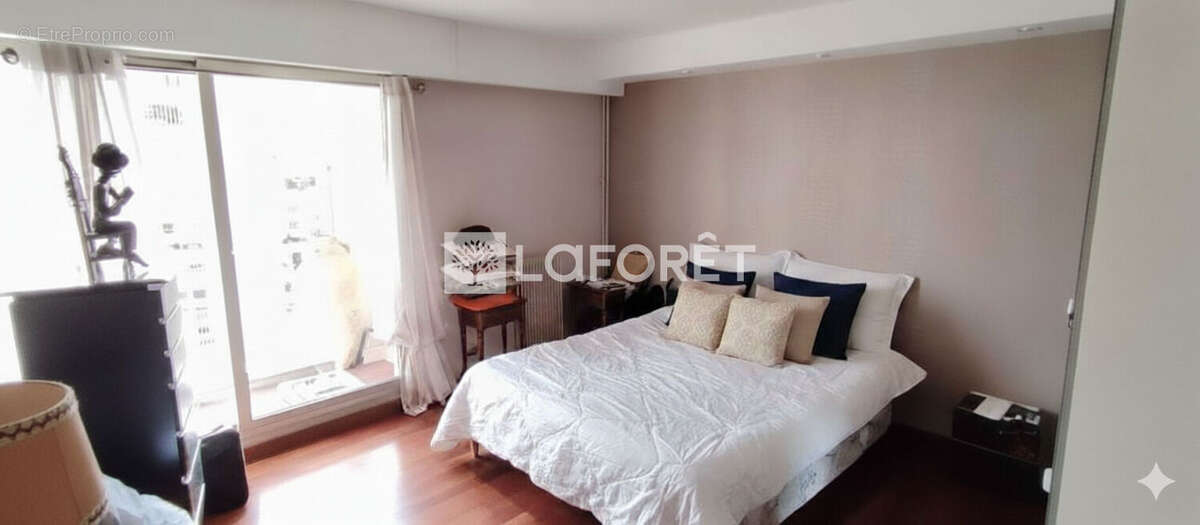 Appartement à PARIS-14E