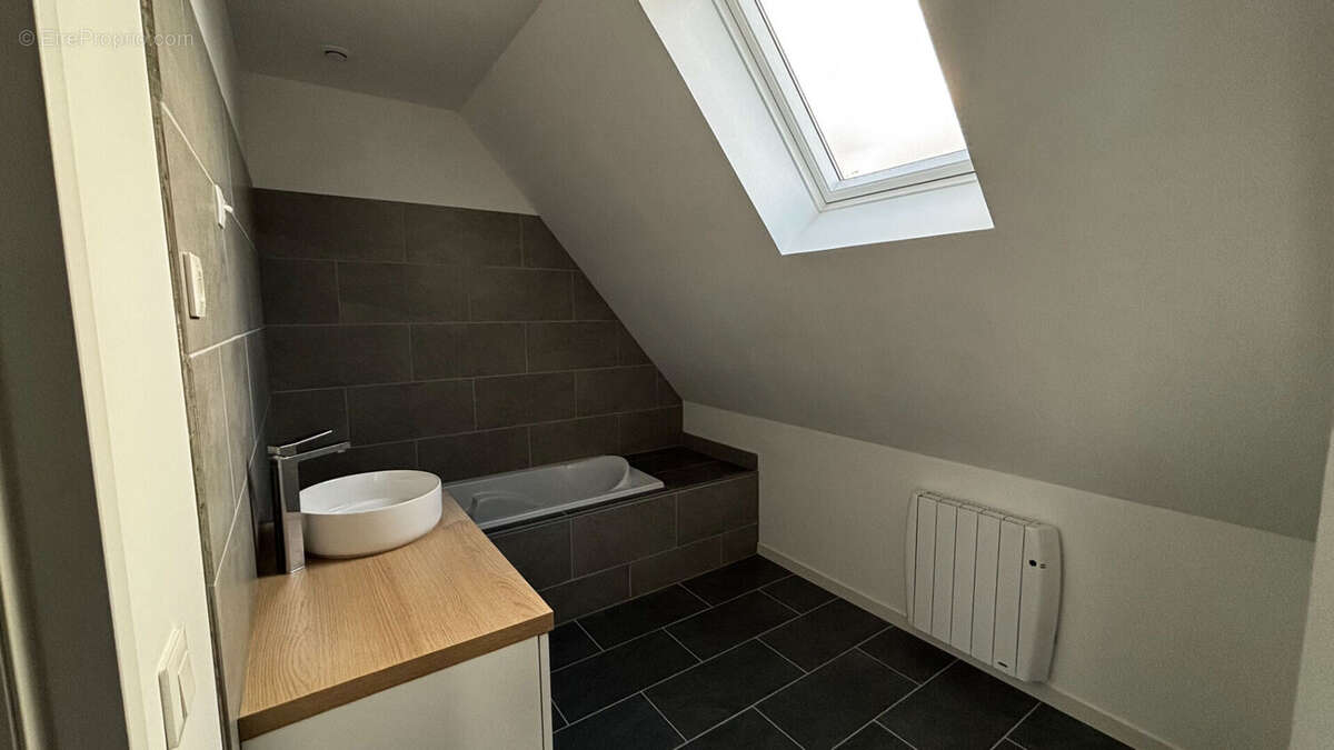 Maison à CHATEAUNEUF-DU-FAOU