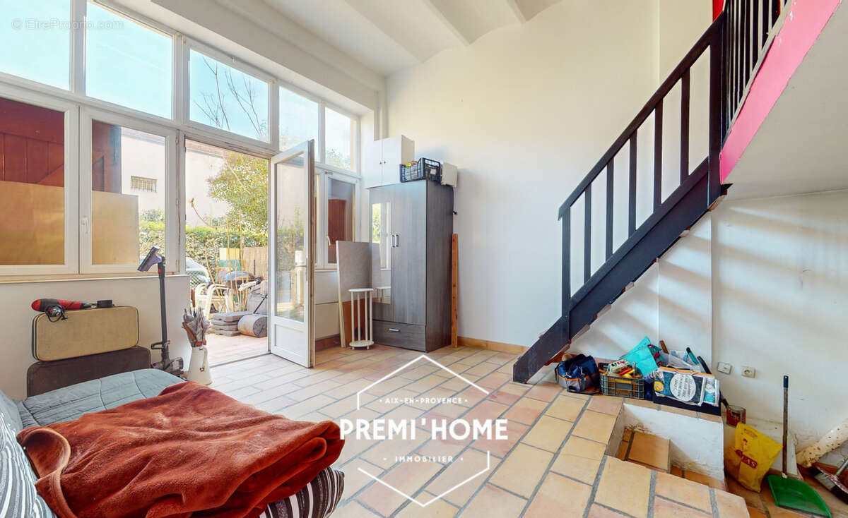 * a vendre t2 mezzanine proche rotonde aix en provence *  - photo 3