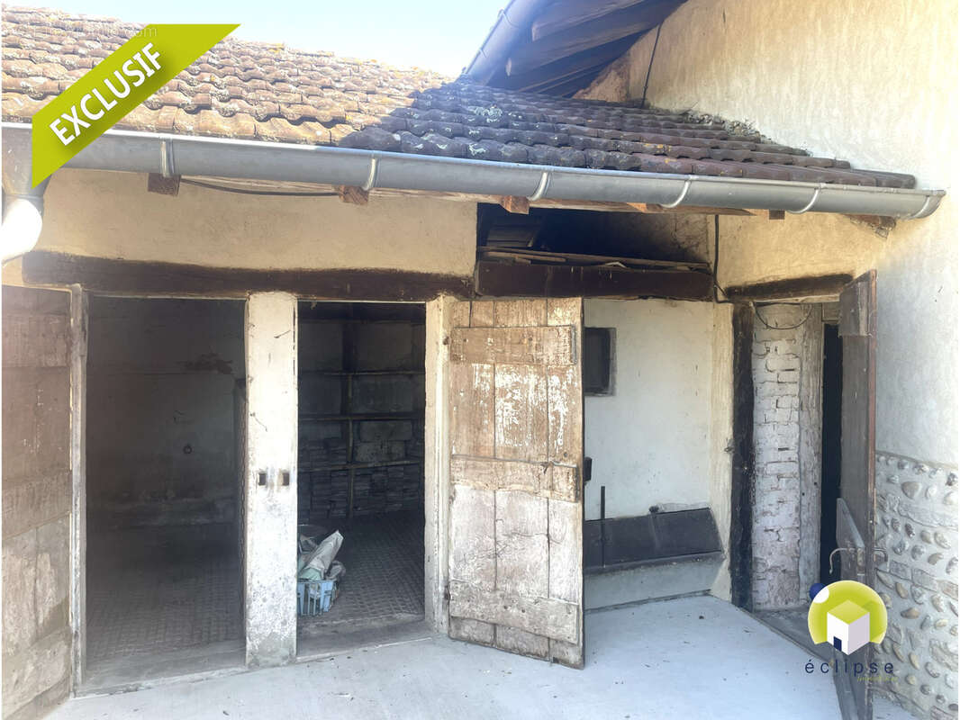 Attignat - Ferme mitoyenne 90m2 hab. + terrain + Nombreuses dépendances - photo 13