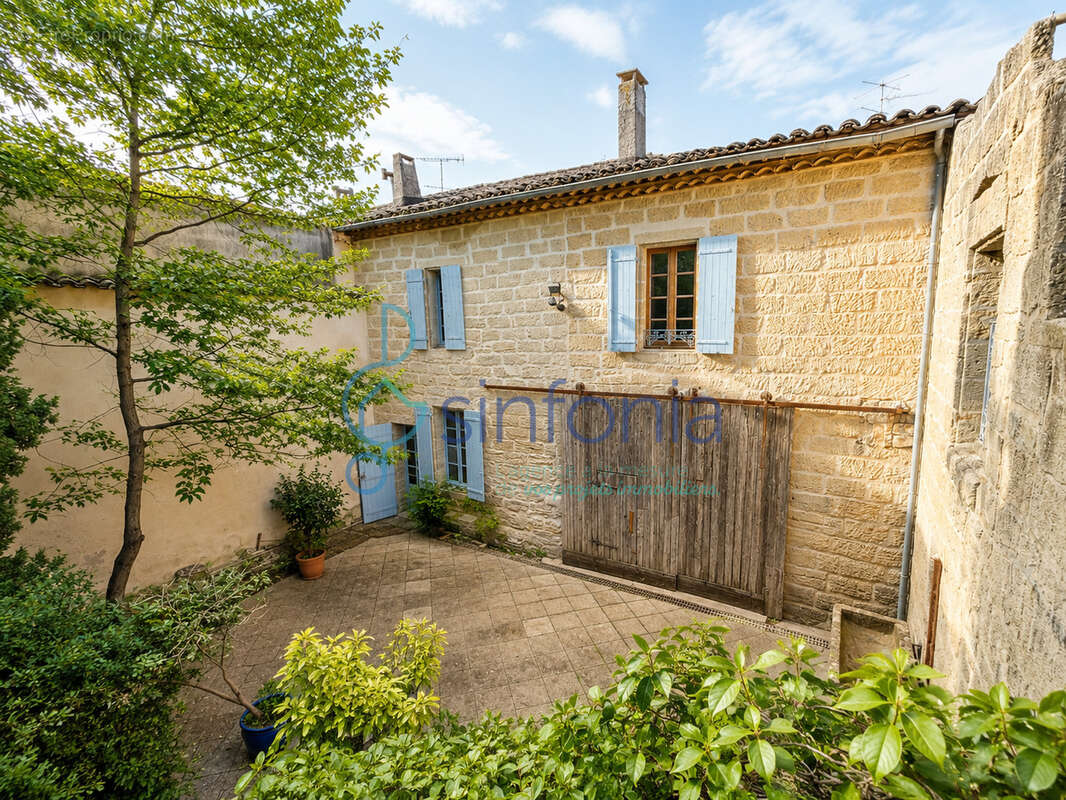 Maison à GALLARGUES-LE-MONTUEUX