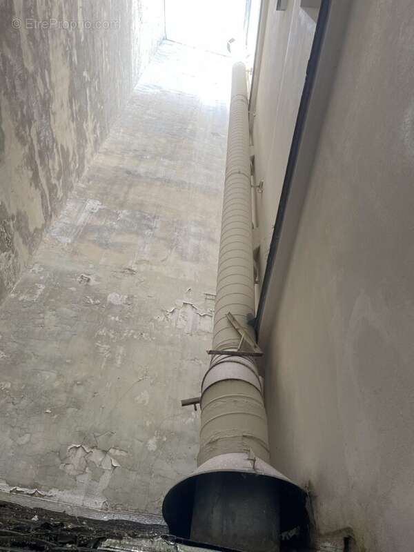 Autre à PARIS-1E