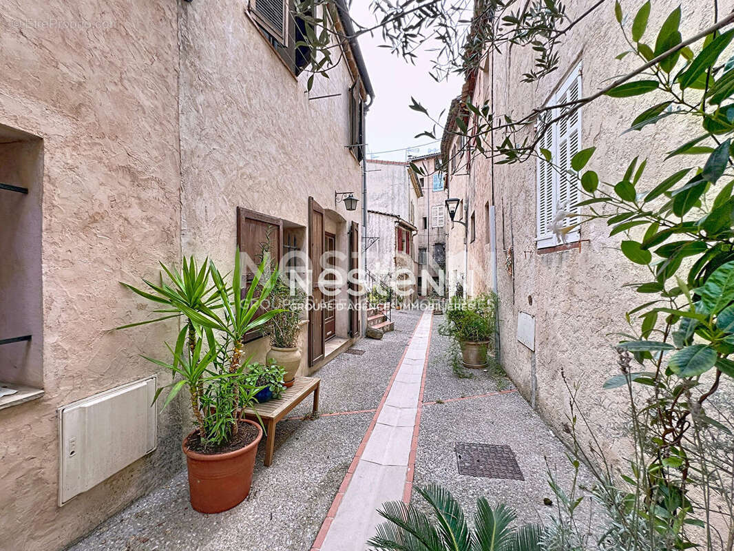 Appartement à VALLAURIS