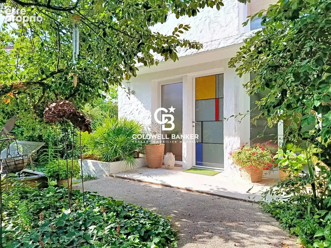 Maison d’architecte 1969 à toit plat avec piscine et appartement indépendant – Saintes, commerces à pied - photo 8