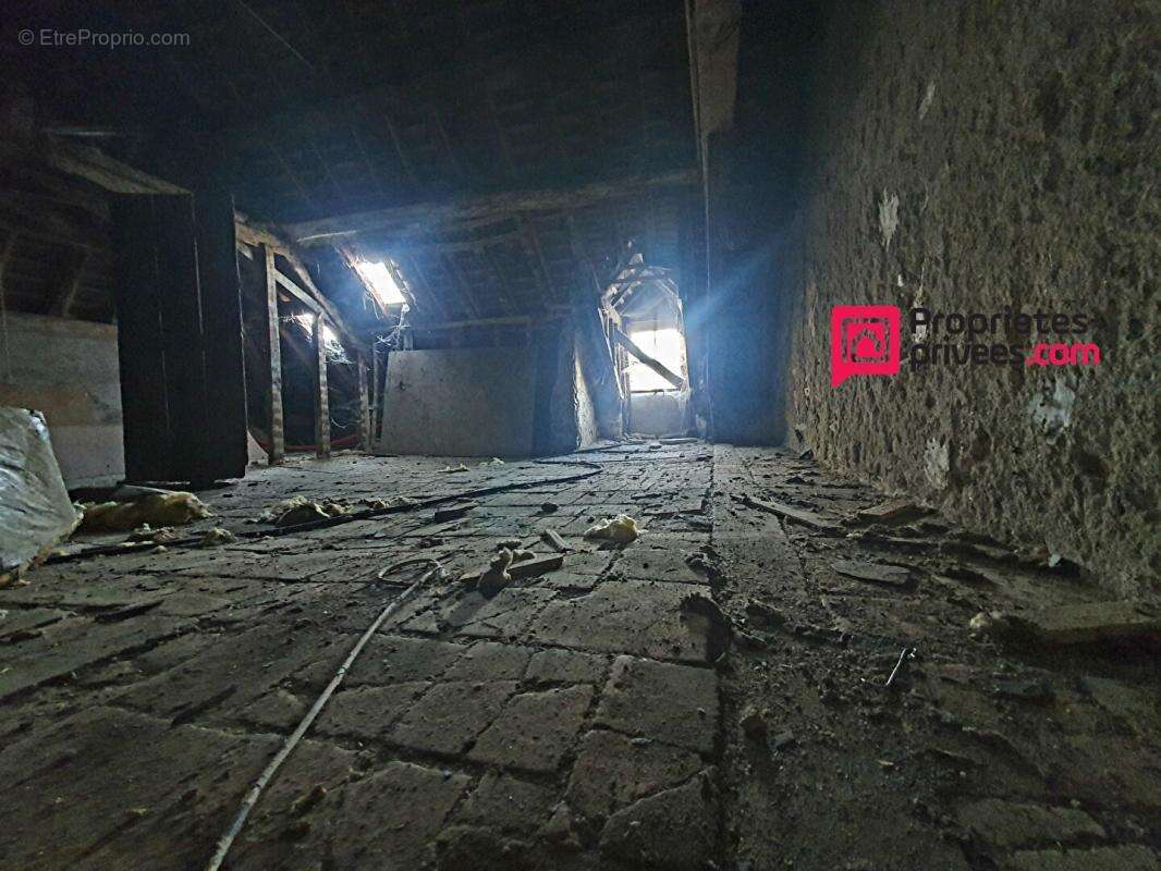 Maison à NOYANT-LA-GRAVOYERE