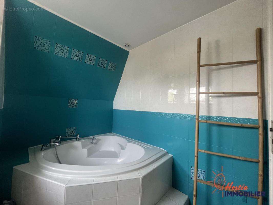 Appartement à AY