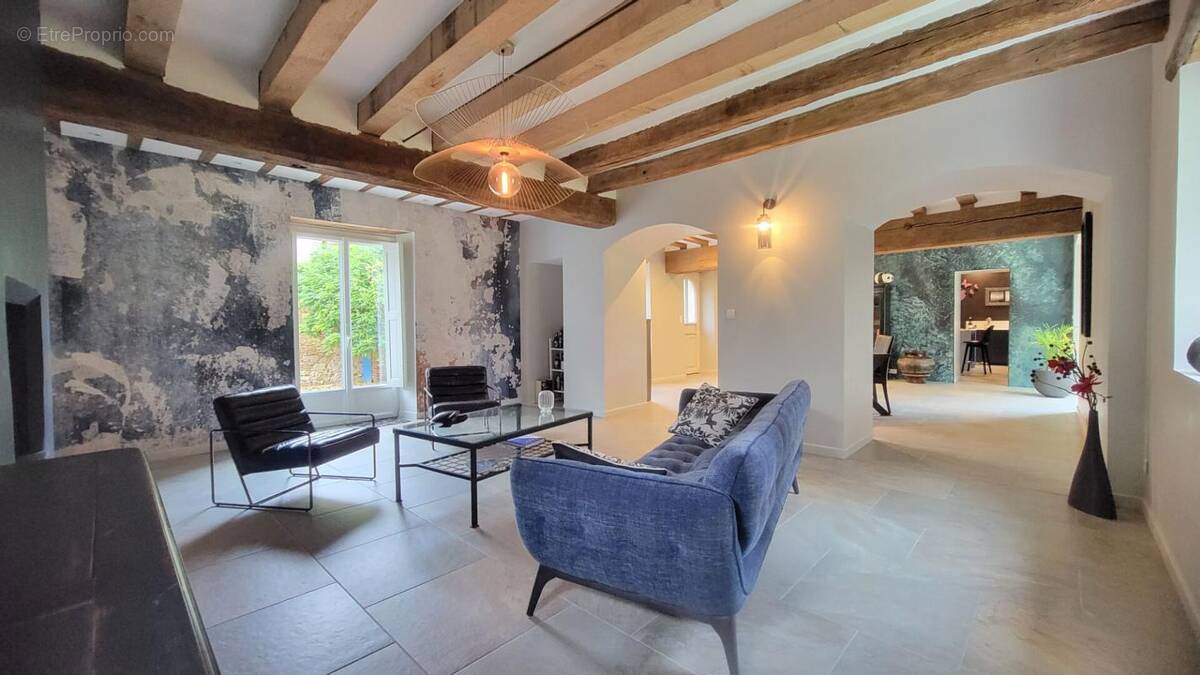 Maison à GREZ-NEUVILLE