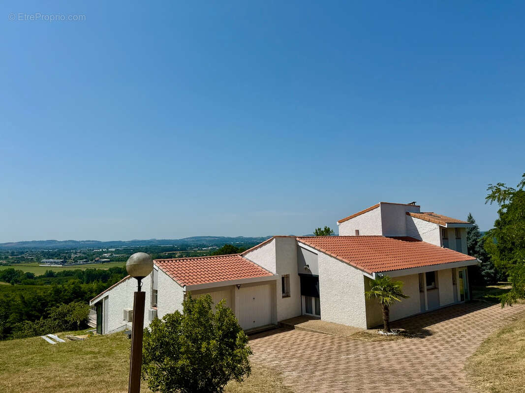 Maison Pujols 200m2 AVEC PISCINE ET VUE. Vous recherchez de la vue au calme dans un des plus beaux villages de France ? Ne cherc - photo 2