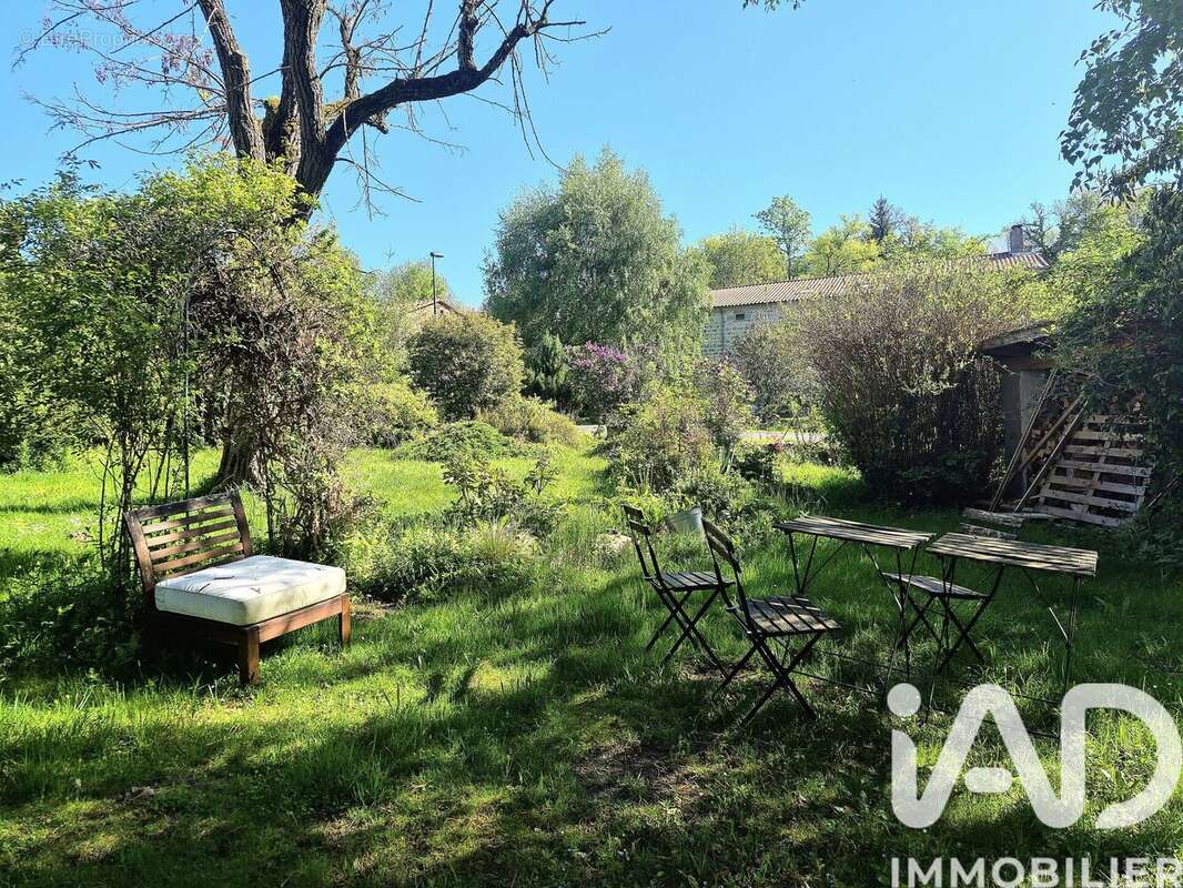 Maison 119 m² à Auzelles  - photo 4