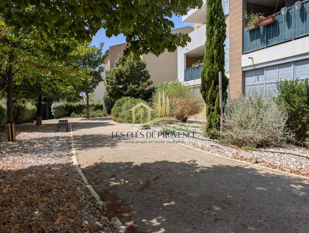 Appartement Type 3 récent avec terrasse et stationnements - photo 12