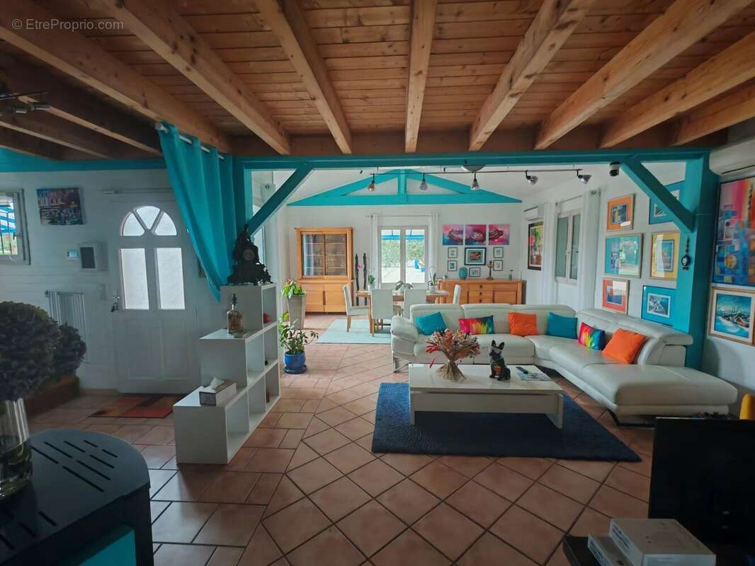 Maison à BRIZAMBOURG