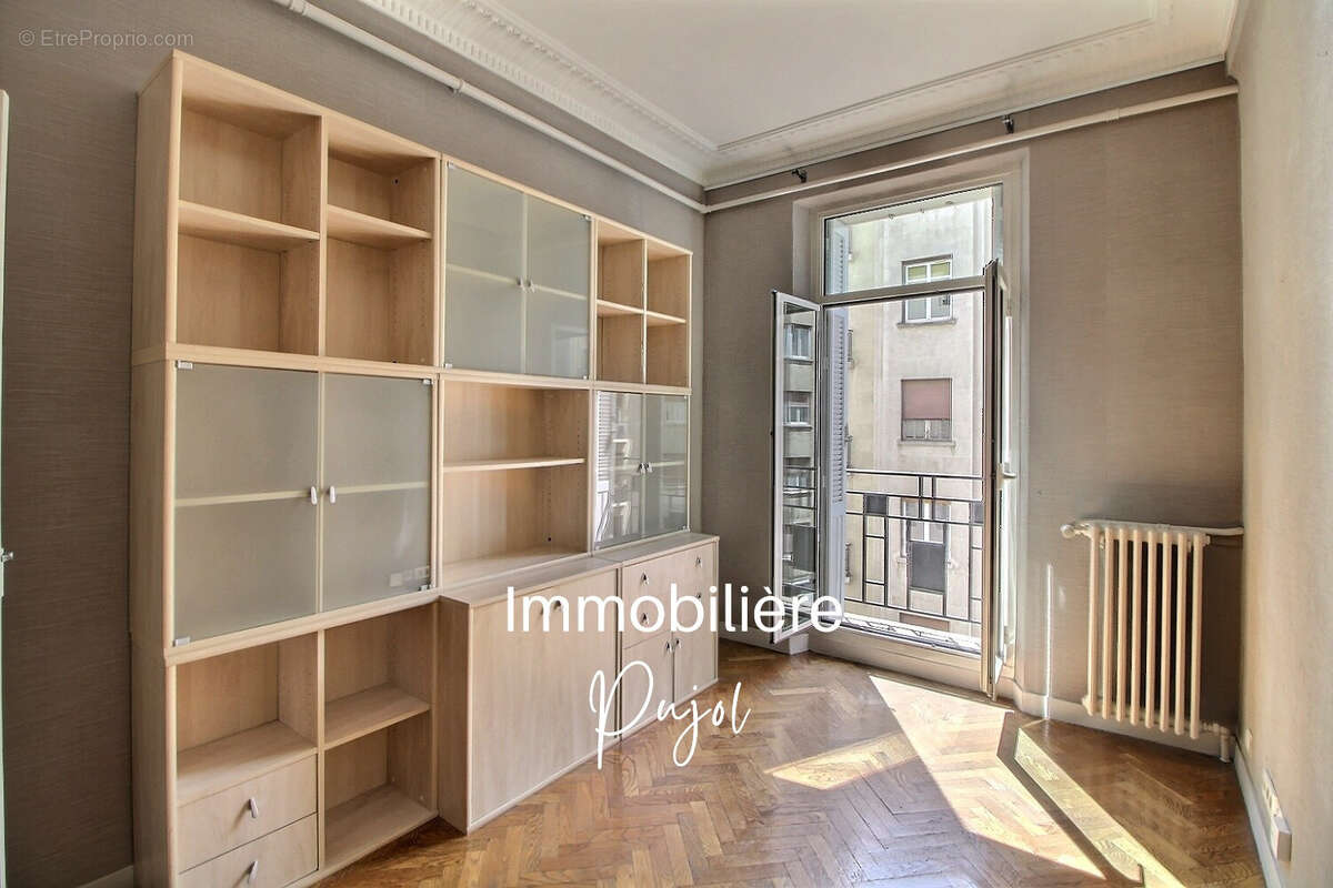 Appartement à MARSEILLE-4E
