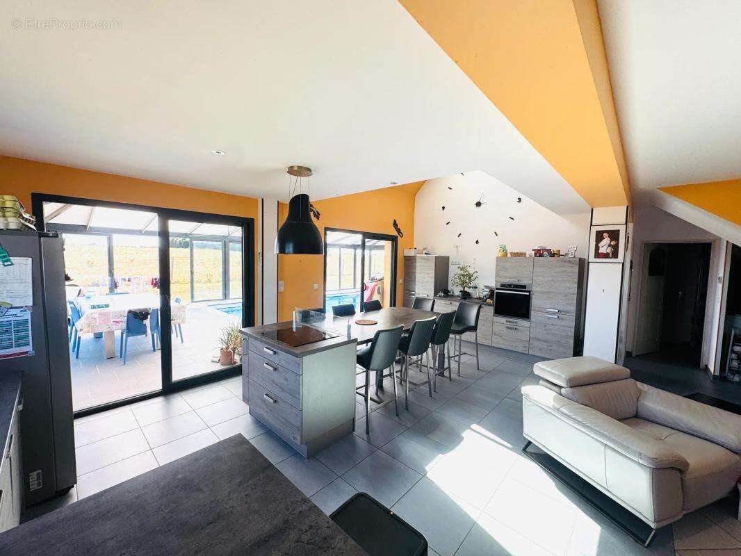 Maison de 5 pièces de 125 m² à Sainte-Foy - photo 2