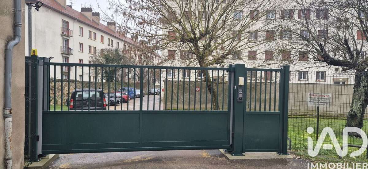 Photo 2 - Parking à DIJON