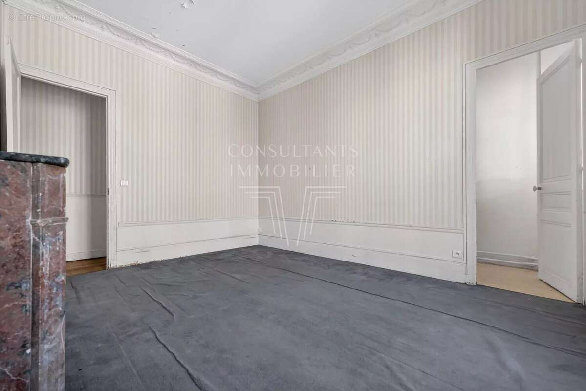 Appartement à PARIS-16E