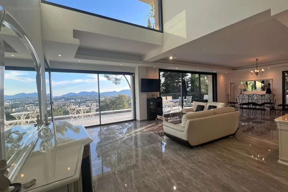 Maison à MOUGINS