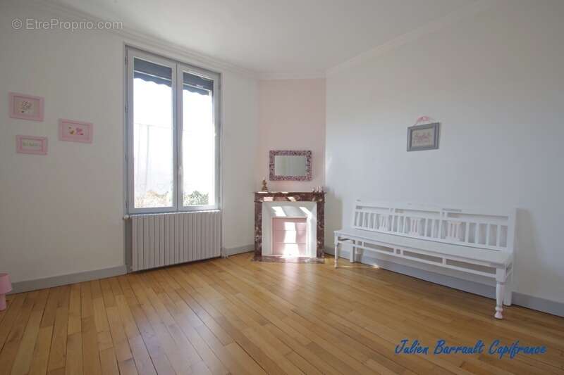 Maison familiale de 148m² avec 5 chambres entièrement rénovée en 2021 sur un terrain clos de 438m² - photo 12
