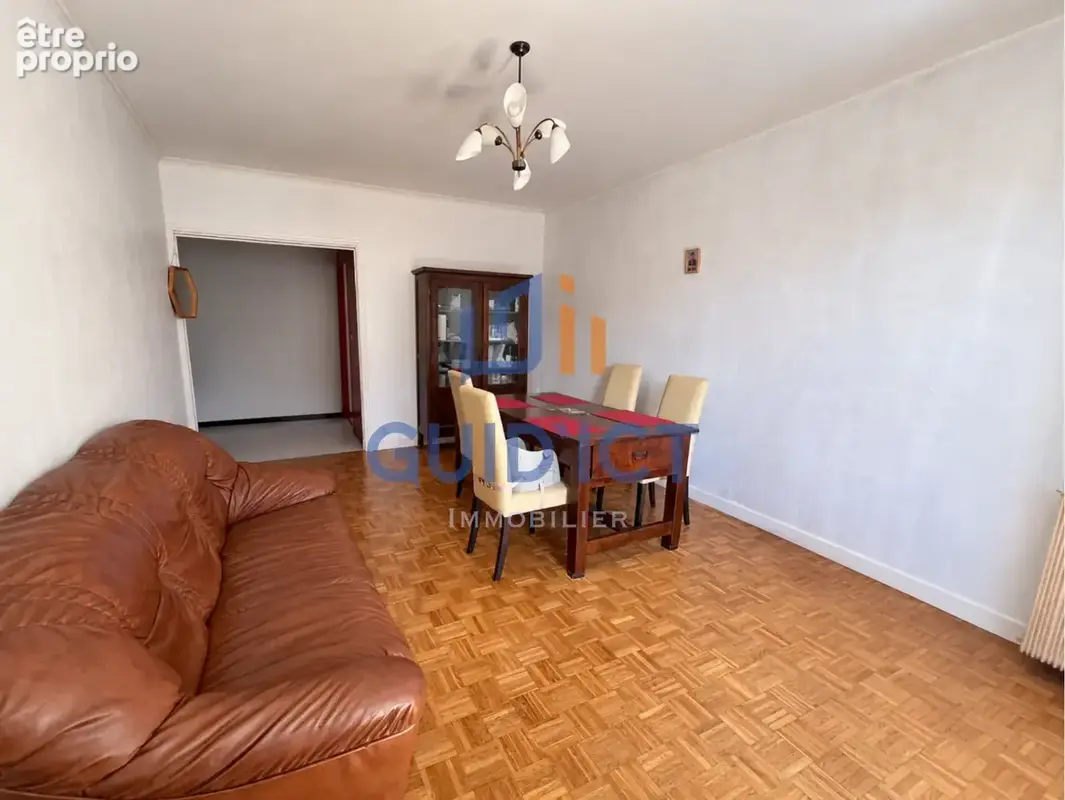 ONET-LE-CHÂTEAU   T4 traversant de 82 m2 avec balcon, garage et cave - photo 2