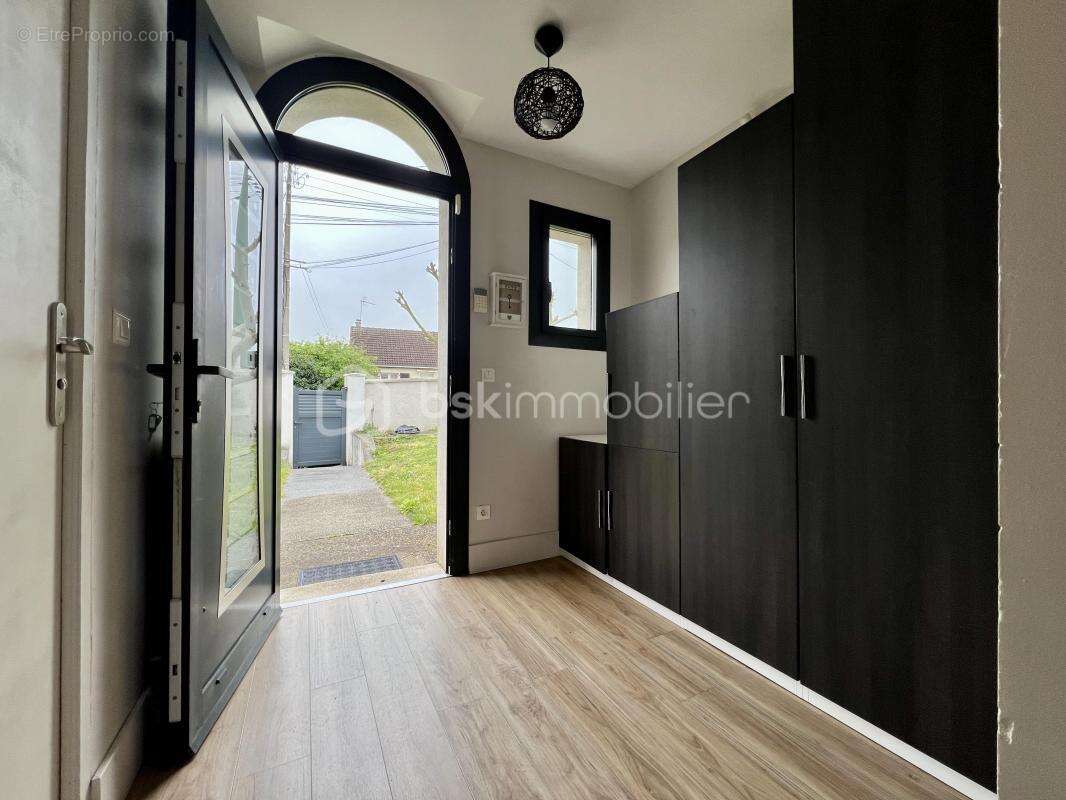 Maison à VAUX-LE-PENIL