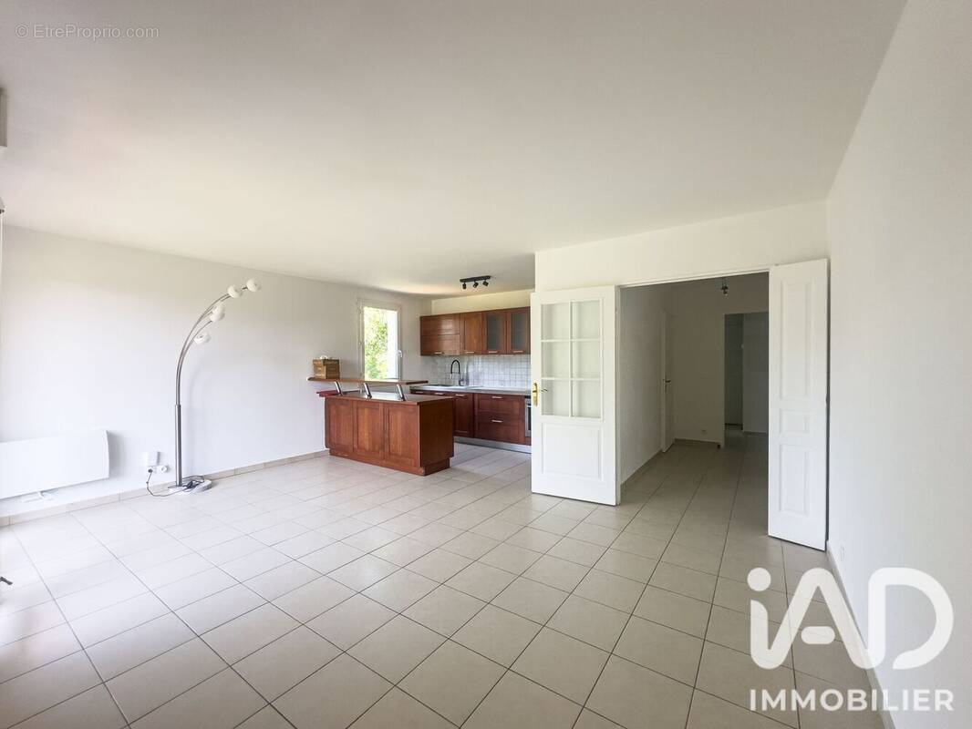 Photo 1 - Appartement à COMBS-LA-VILLE