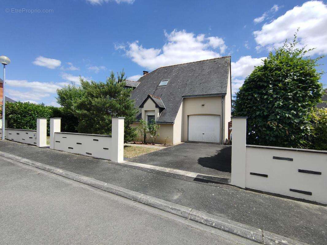 Maison à BEAULIEU-SUR-LAYON